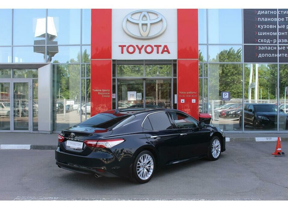 Toyota Camry 2.5 AT (181 л.с.)