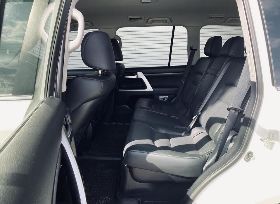Toyota Land Cruiser, 200 Series Рестайлинг 2 4.5d AT (249 л.с.) 4WD