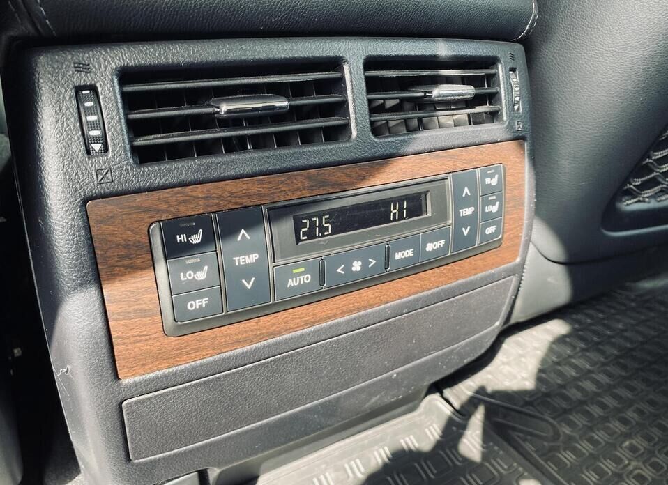 Toyota Land Cruiser, 200 Series Рестайлинг 2 4.5d AT (249 л.с.) 4WD