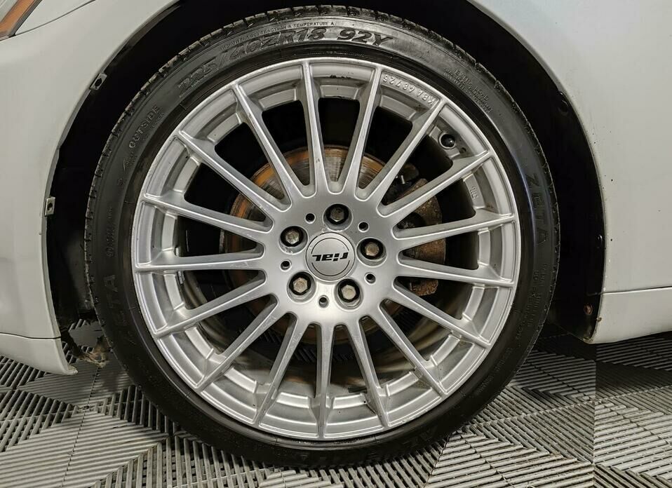 Lexus IS 250 2.5 AT (208 л.с.)