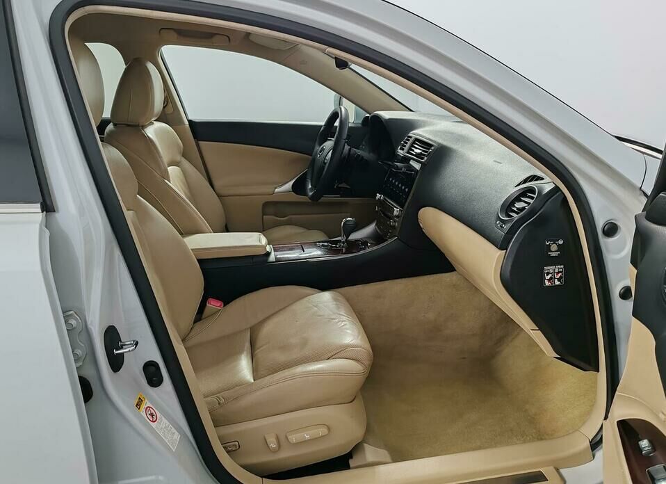 Lexus IS 250 2.5 AT (208 л.с.)