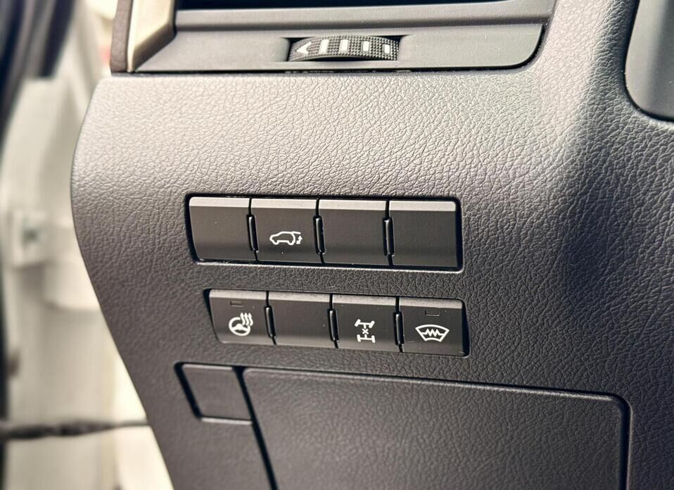 Lexus RX, IV Рестайлинг 300 2.0 AT (238 л.с.) 4WD