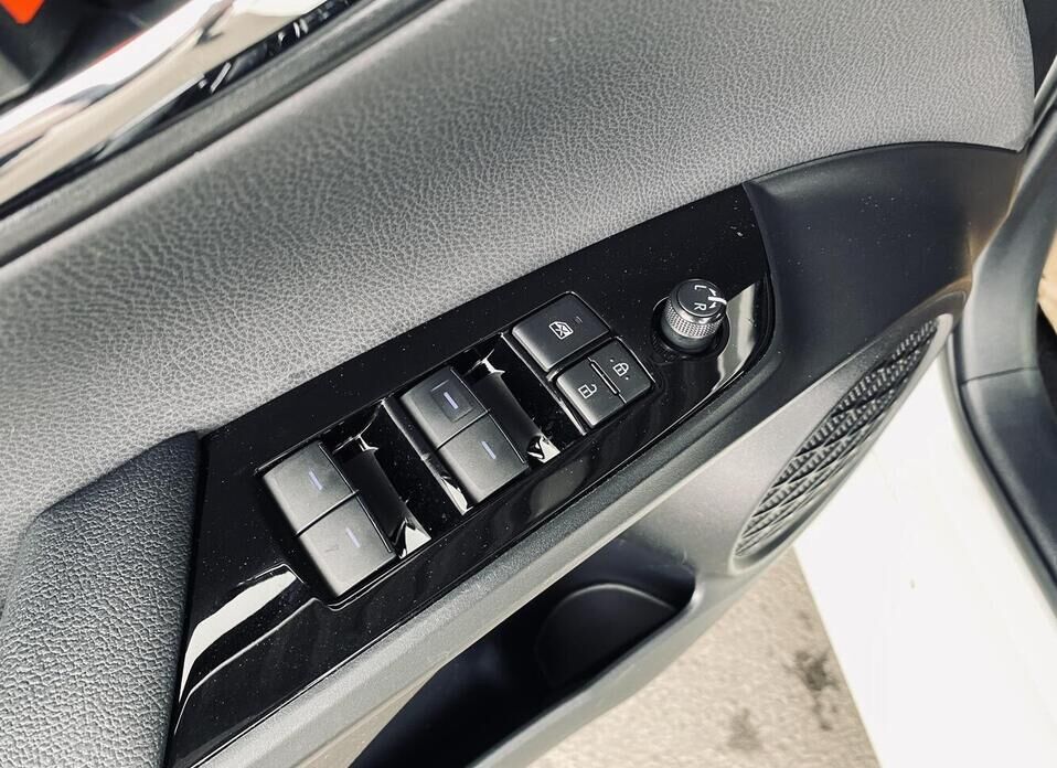 Toyota Prius, IV Рестайлинг (XW50) 1.8hyb AT (98 л.с.)