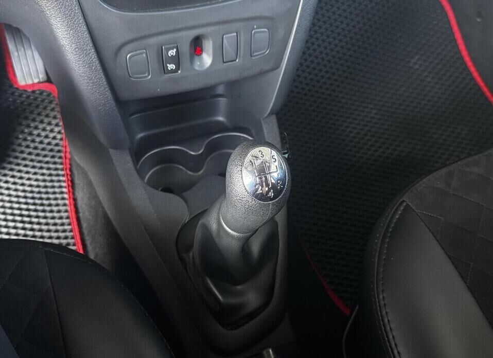 Renault Sandero, II Рестайлинг Stepway 1.6 MT (113 л.с.)