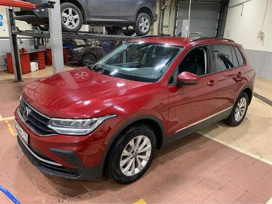 Volkswagen Tiguan, 2021 г., 141 314 км