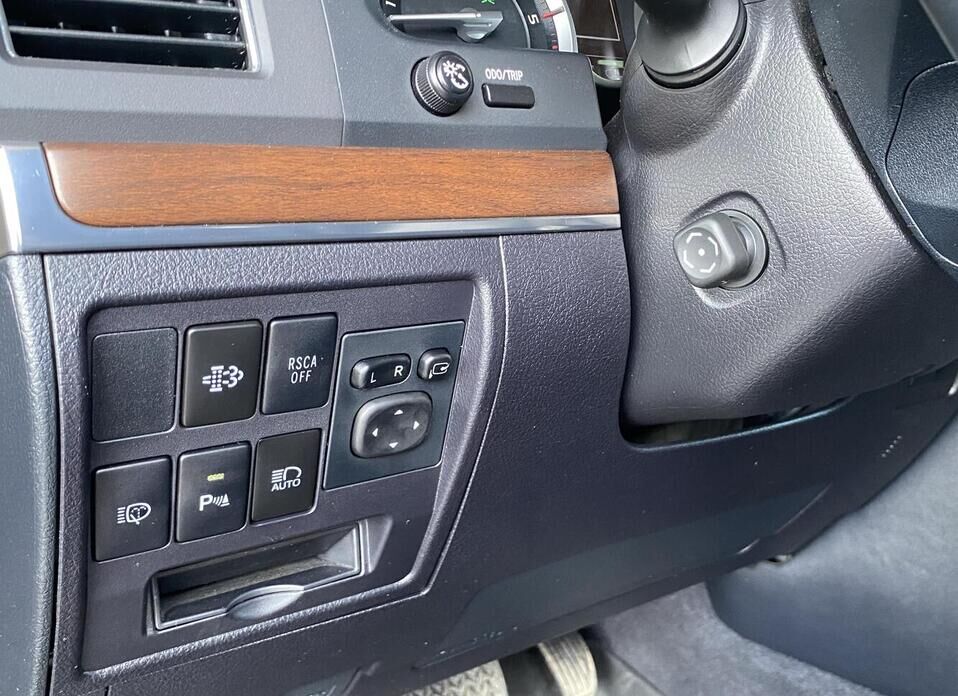 Toyota Land Cruiser, 200 Series Рестайлинг 2 4.5d AT (249 л.с.) 4WD