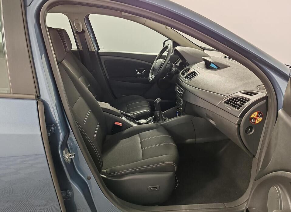 Renault Fluence, I Рестайлинг 1.6 MT (106 л.с.)