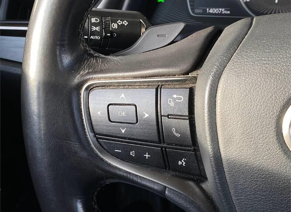 Lexus ES, VII 250 2.5 AT (200 л.с.)