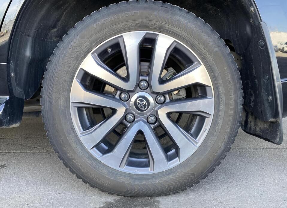 Toyota Land Cruiser, 200 Series Рестайлинг 2 4.5d AT (249 л.с.) 4WD