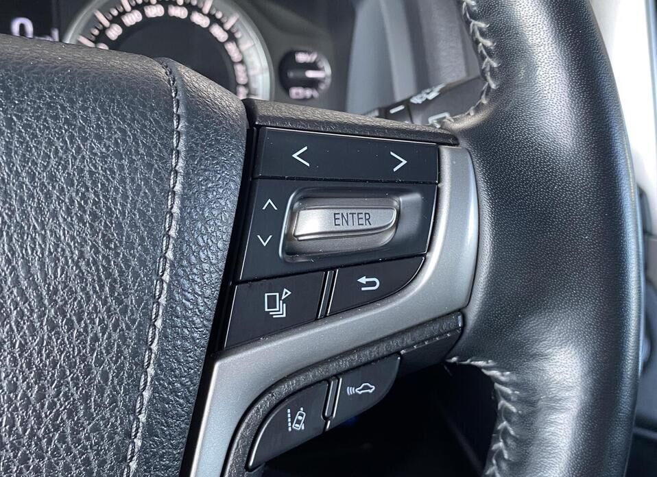 Toyota Land Cruiser, 200 Series Рестайлинг 2 4.5d AT (249 л.с.) 4WD