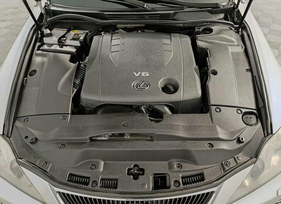 Lexus IS 250 2.5 AT (208 л.с.)