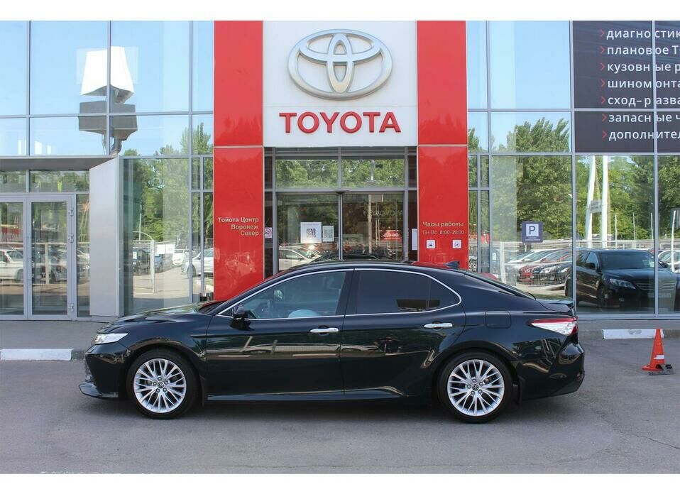 Toyota Camry 2.5 AT (181 л.с.)