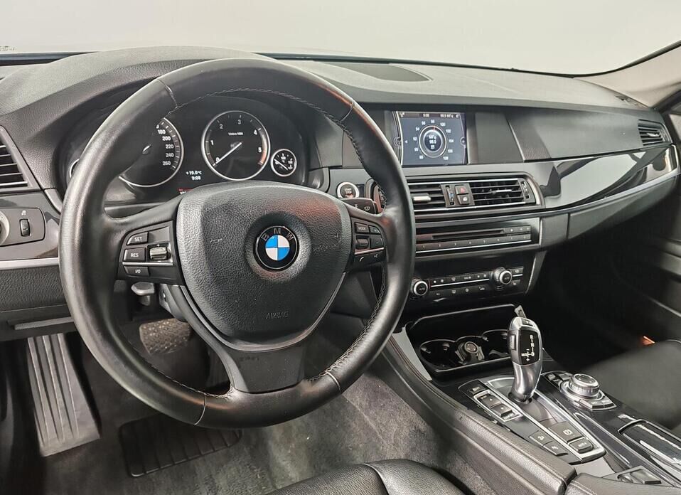 BMW 5 серии 528i 3.0 AT (258 л.с.) 4WD