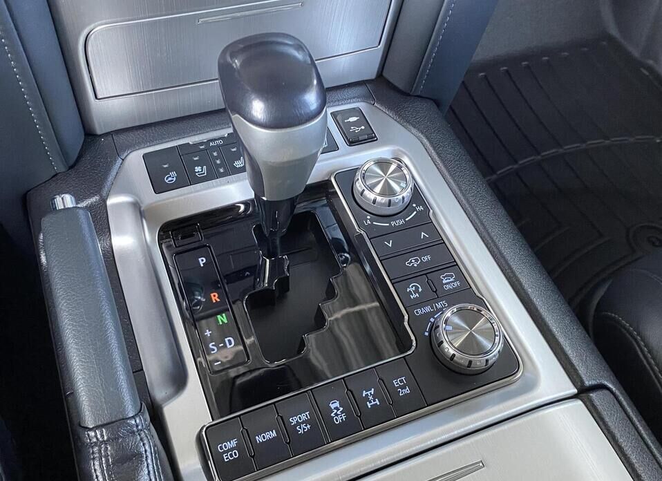 Toyota Land Cruiser, 200 Series Рестайлинг 2 4.5d AT (249 л.с.) 4WD