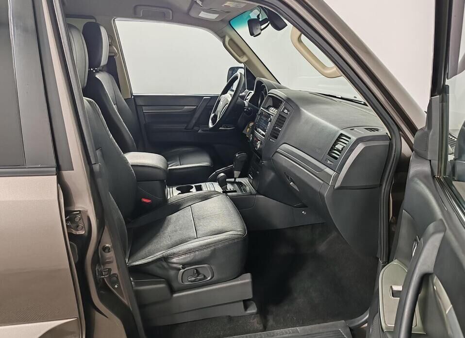 Mitsubishi Pajero, IV Рестайлинг 1 3.0 AT (178 л.с.) 4WD