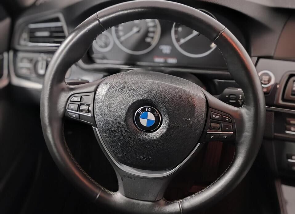 BMW 5 серии 528i 3.0 AT (258 л.с.) 4WD