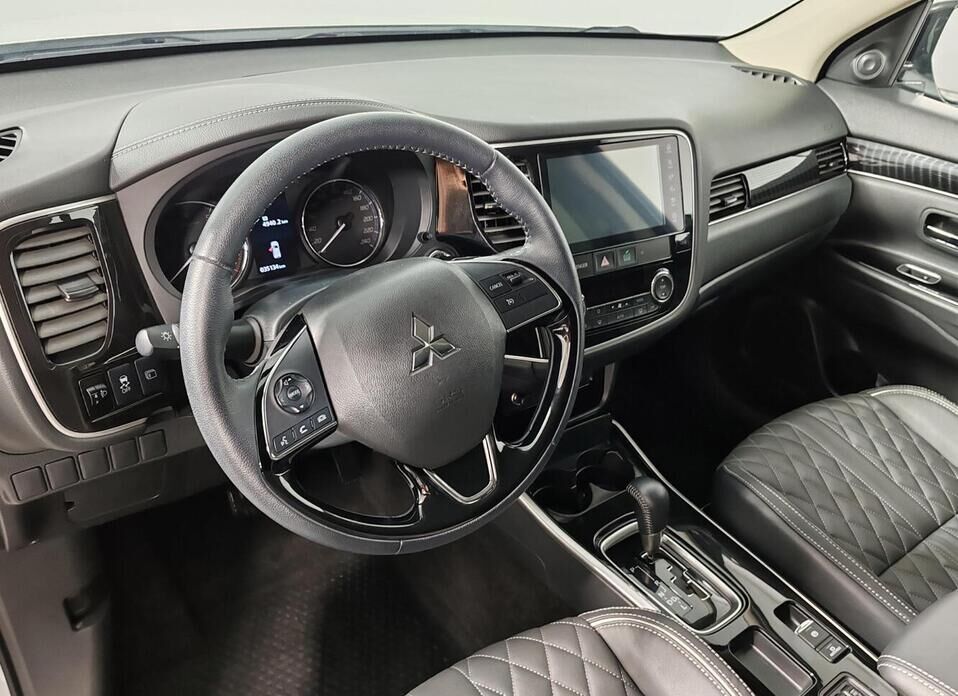Mitsubishi Outlander, III Рестайлинг 3 2.0 CVT (146 л.с.)