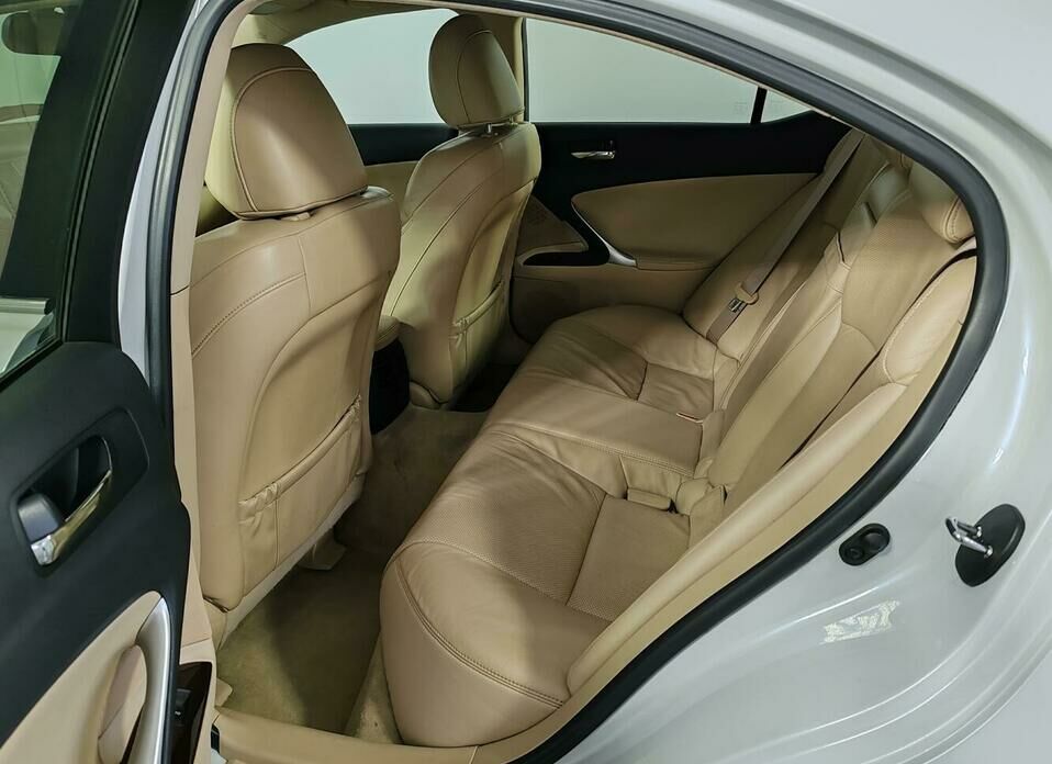 Lexus IS 250 2.5 AT (208 л.с.)