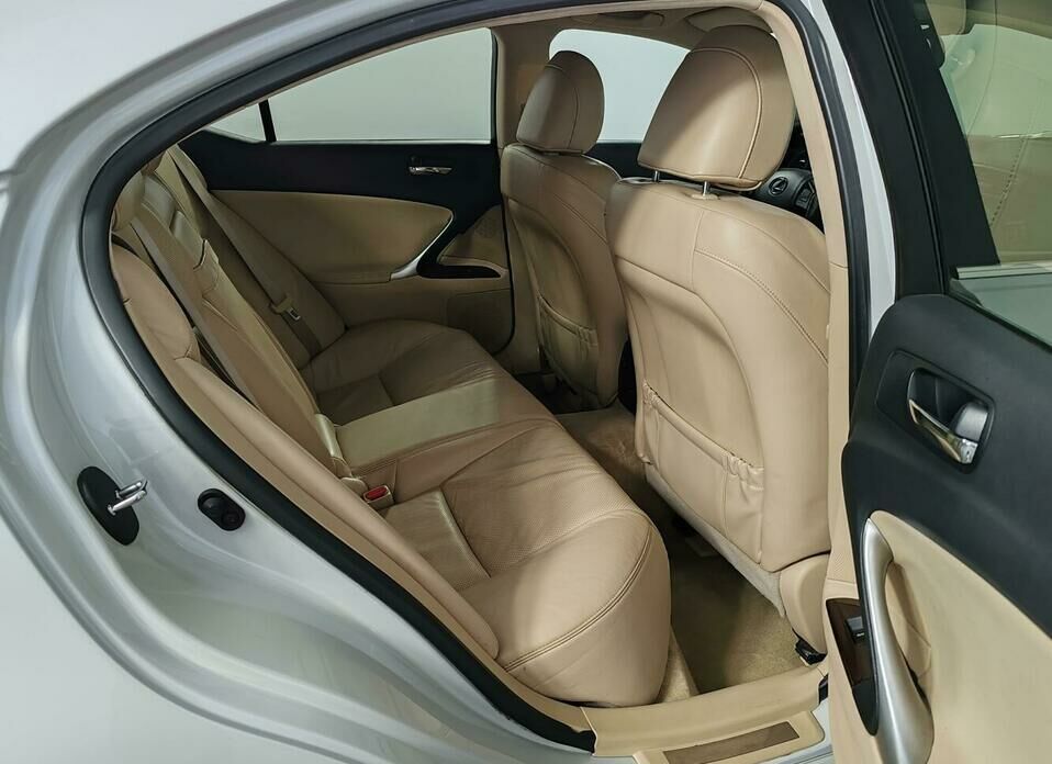 Lexus IS 250 2.5 AT (208 л.с.)