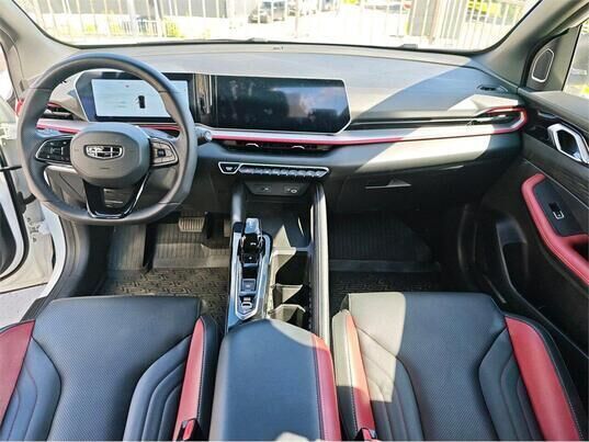Geely Coolray, 2023&nbsp;г., 30&nbsp;666&nbsp;км