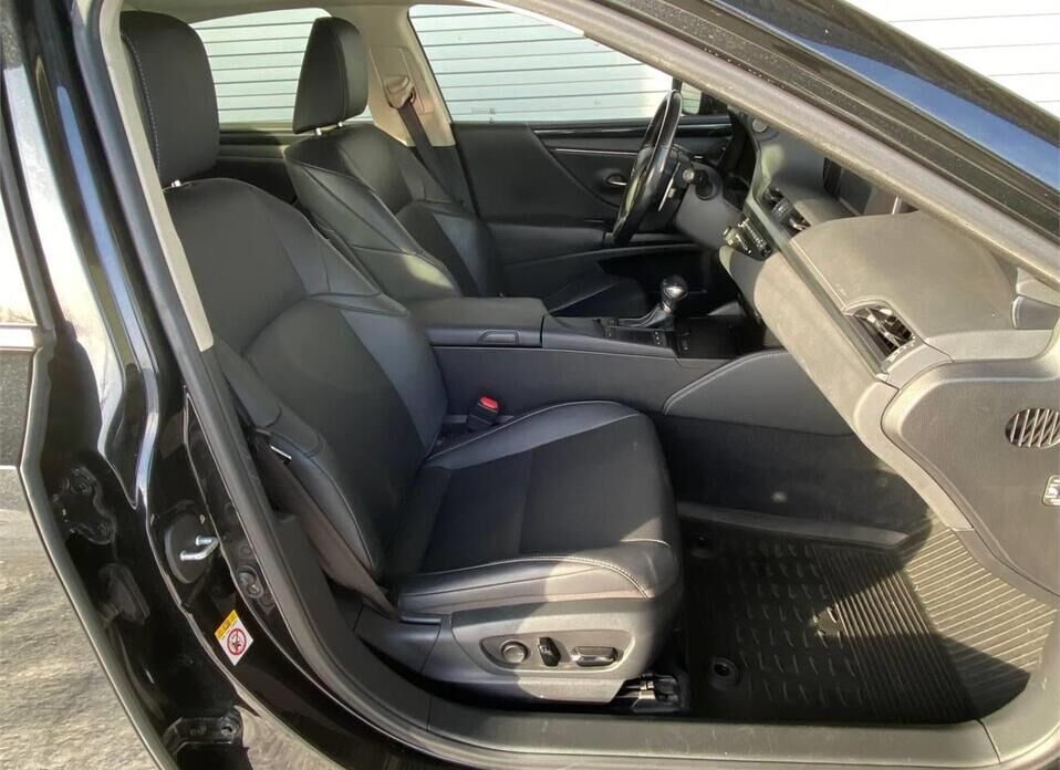 Lexus ES, VII 250 2.5 AT (200 л.с.)