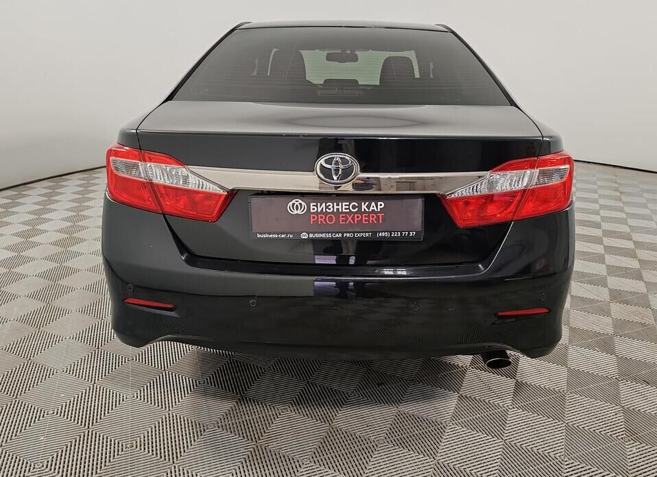 Toyota Camry 2.5 AT (181 л.с.)
