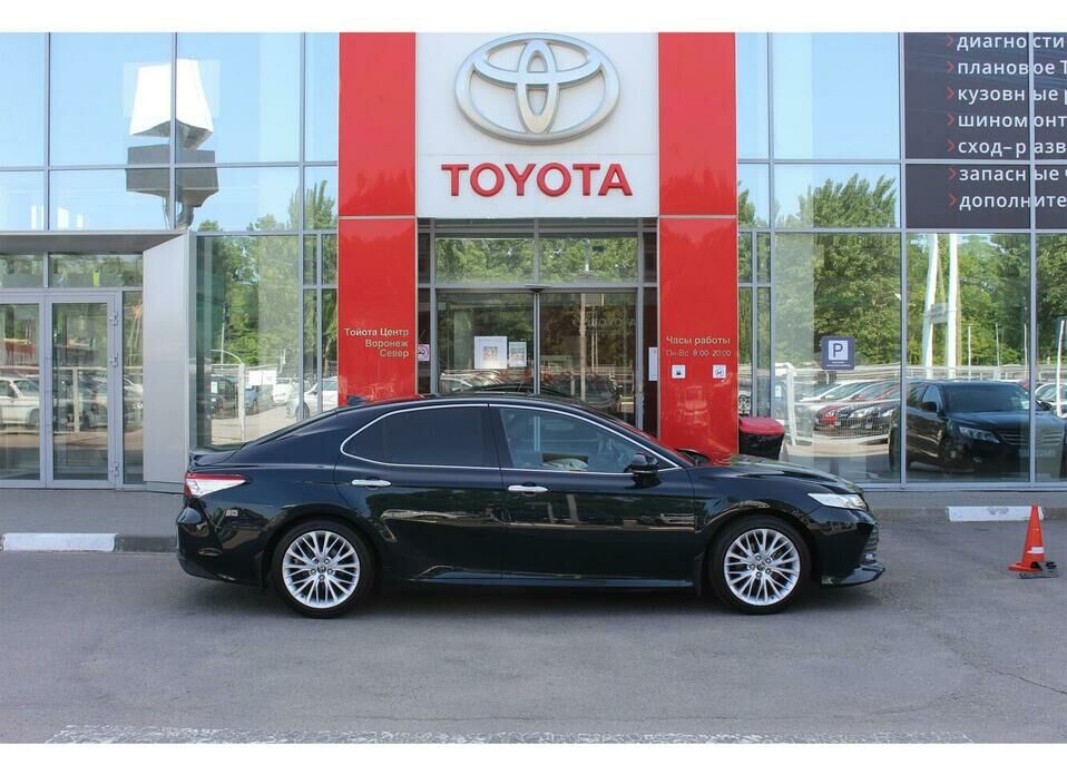Toyota Camry 2.5 AT (181 л.с.)