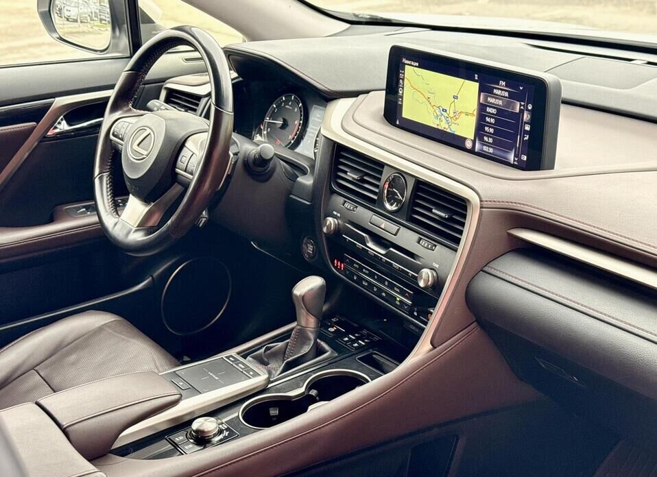 Lexus RX, IV Рестайлинг 300 2.0 AT (238 л.с.) 4WD