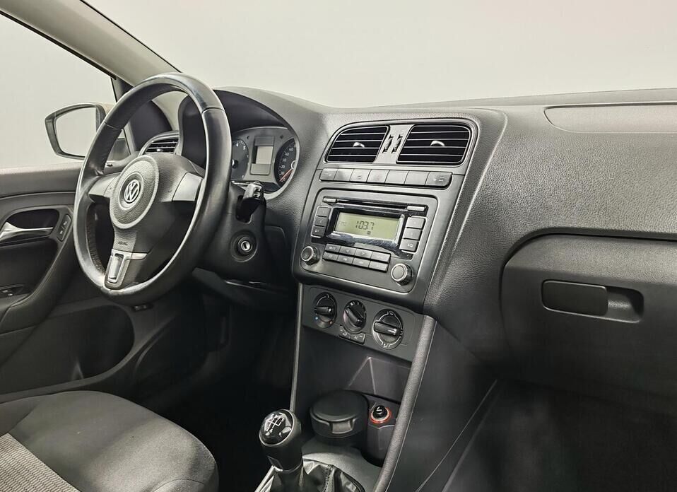 Volkswagen Polo, V 1.6 MT (105 л.с.)