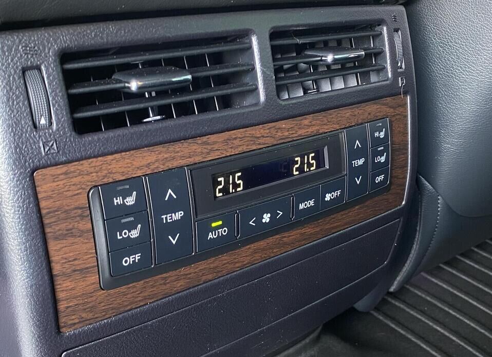 Toyota Land Cruiser, 200 Series Рестайлинг 2 4.5d AT (249 л.с.) 4WD
