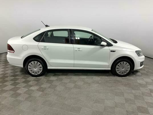 Volkswagen Polo, 2019 г., 100 996 км