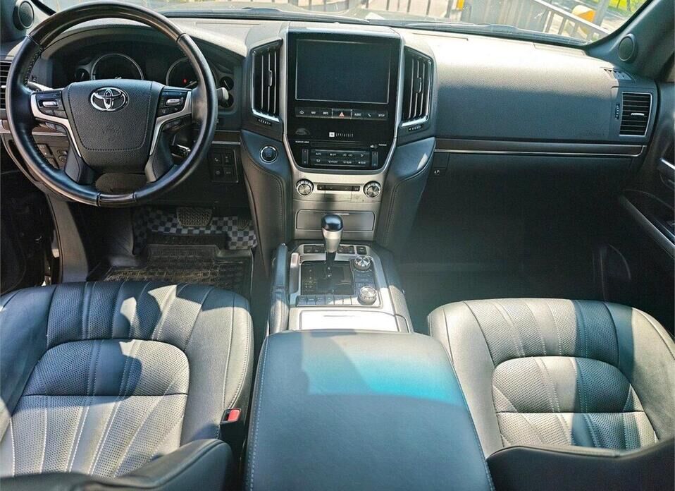 Toyota Land Cruiser, 200 Series Рестайлинг 2 4.5d AT (249 л.с.) 4WD