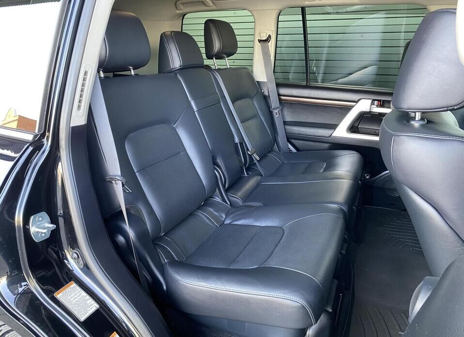 Toyota Land Cruiser, 200 Series Рестайлинг 2 4.5d AT (249 л.с.) 4WD