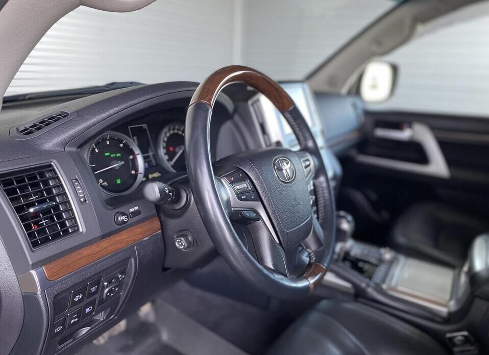 Toyota Land Cruiser, 200 Series Рестайлинг 2 4.5d AT (249 л.с.) 4WD