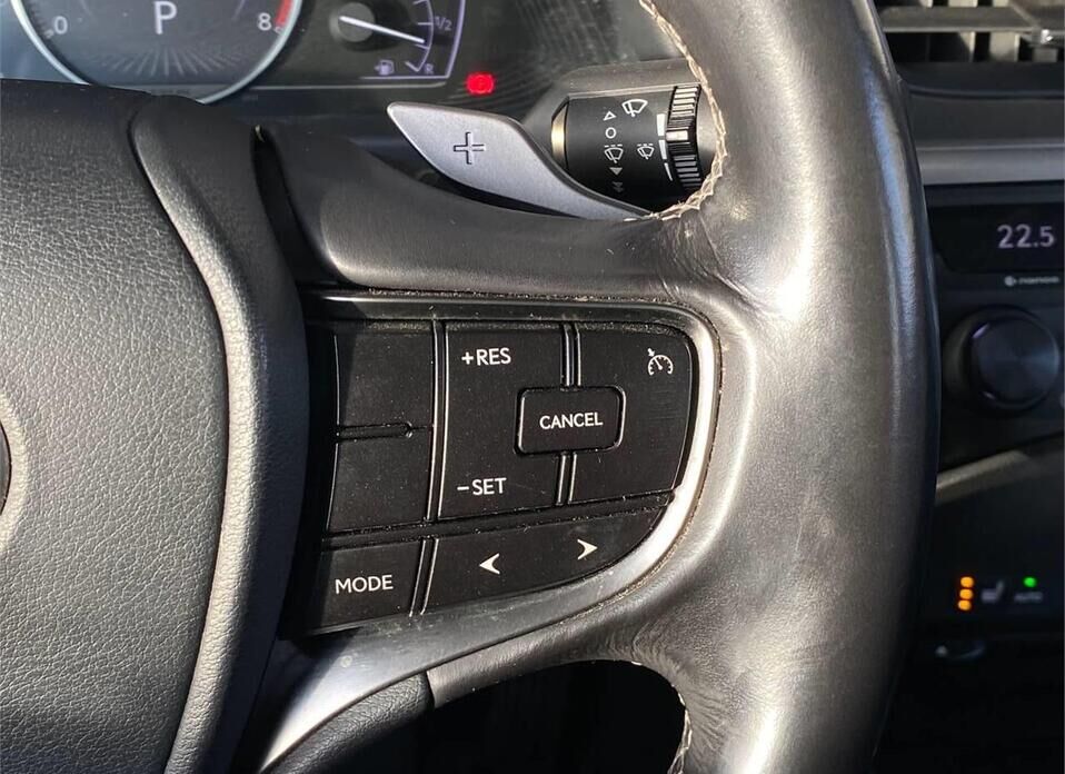 Lexus ES, VII 250 2.5 AT (200 л.с.)