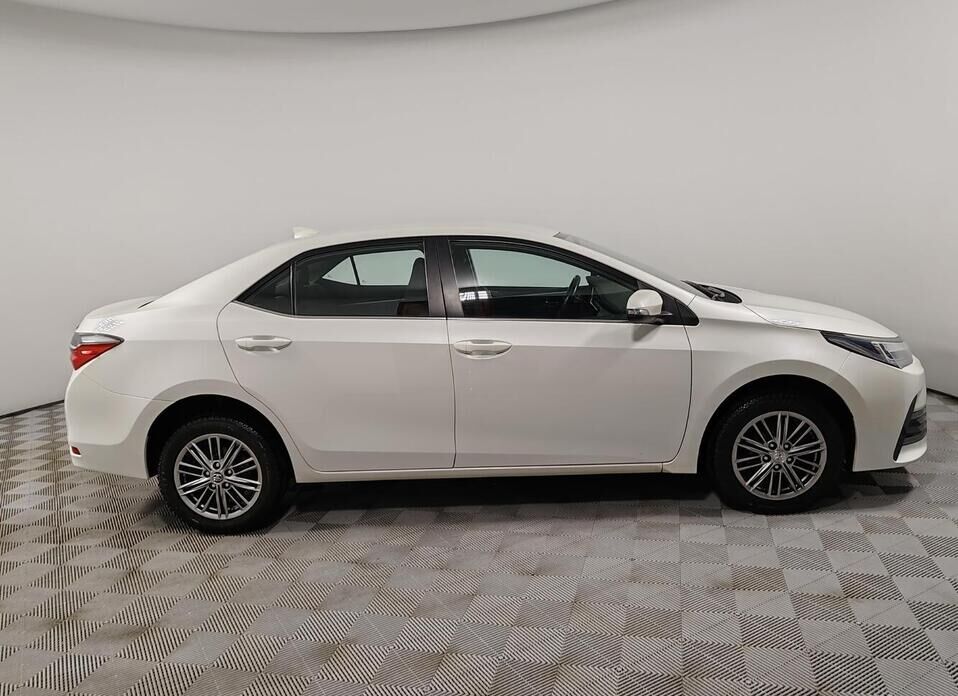 Toyota Corolla, XI (E160, E170) Рестайлинг 1.6 CVT (122 л.с.)