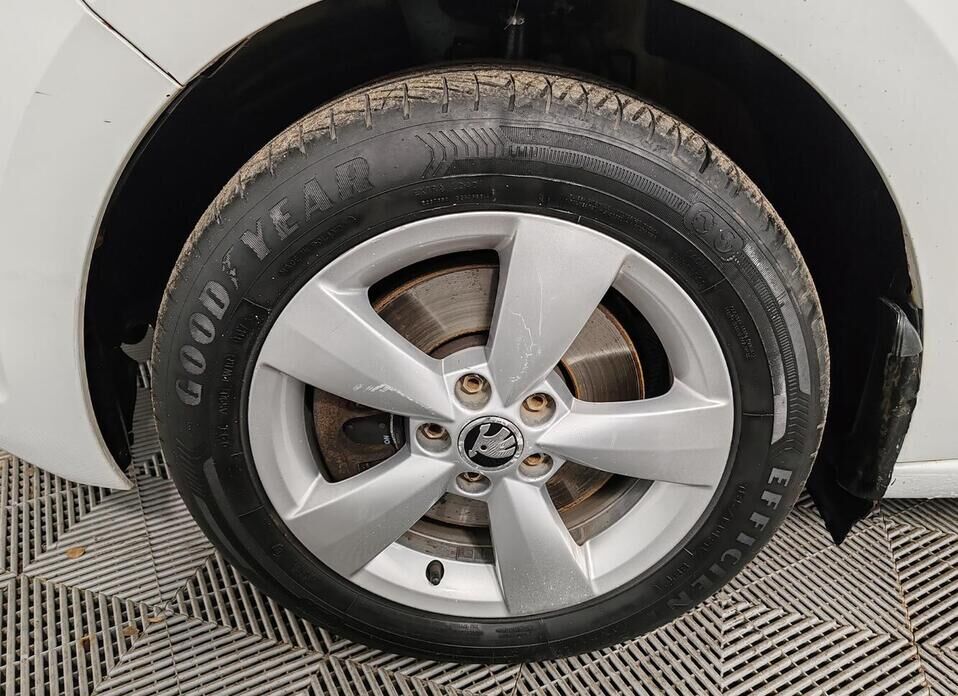 Skoda Rapid, I 1.6 MT (105 л.с.)