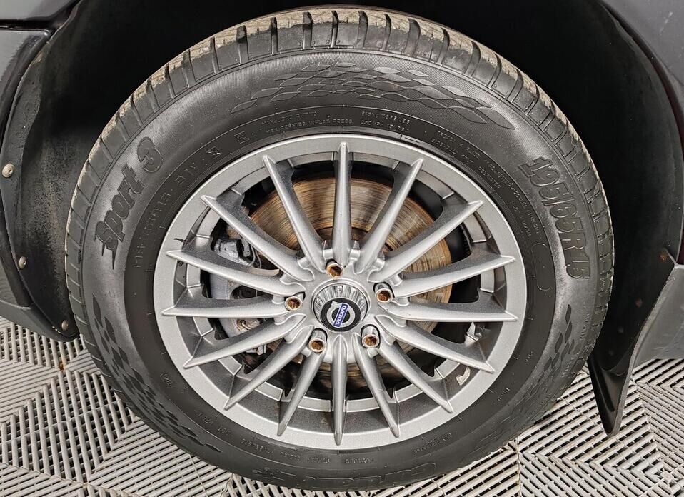 Volvo S40 1.6 MT (100 л.с.)