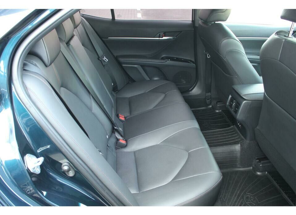 Toyota Camry 2.5 AT (181 л.с.)