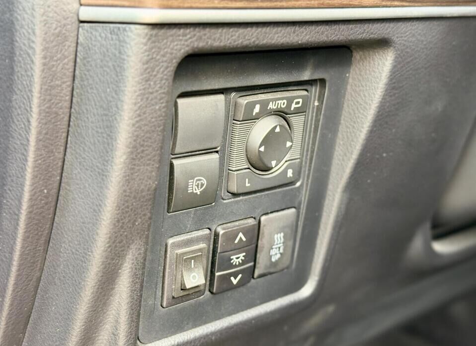 Toyota Land Cruiser Prado, 150 Series Рестайлинг 2 2.8d AT (177 л.с.) 4WD