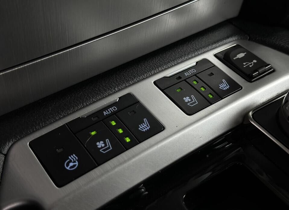 Toyota Land Cruiser, 200 Series Рестайлинг 2 4.6 AT (309 л.с.) 4WD