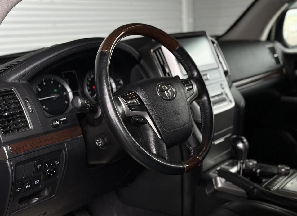 Toyota Land Cruiser, 200 Series Рестайлинг 2 4.6 AT (309 л.с.) 4WD