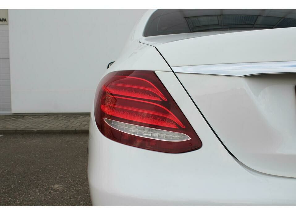 Mercedes-Benz E-Класс 200 2.0 AT (184 л.с.)