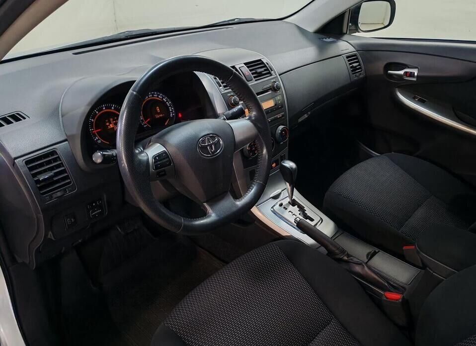 Toyota Corolla, X (E140, E150) Рестайлинг 1.6 AT (124 л.с.)