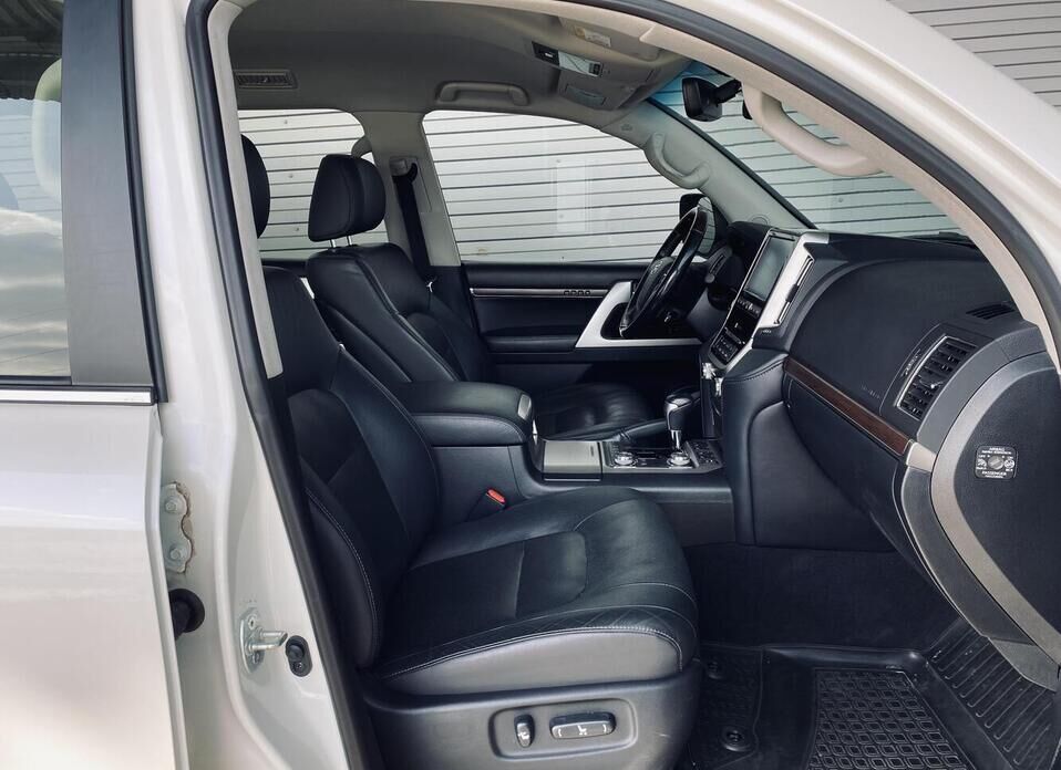 Toyota Land Cruiser, 200 Series Рестайлинг 2 4.5d AT (249 л.с.) 4WD