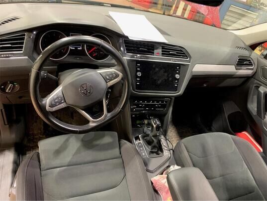 Volkswagen Tiguan, 2021 г., 141 314 км