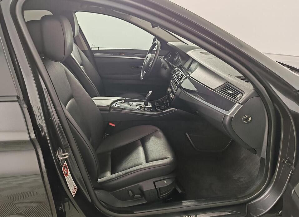 BMW 5 серии 528i 3.0 AT (258 л.с.) 4WD