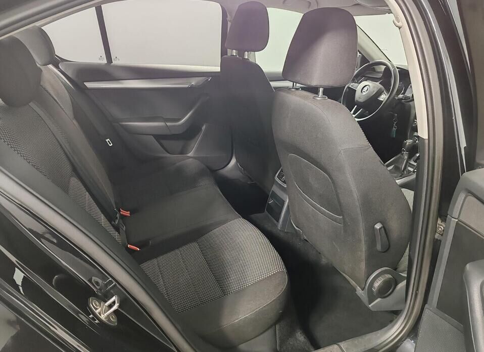 Skoda Octavia, III (A7) 1.6 MT (110 л.с.)