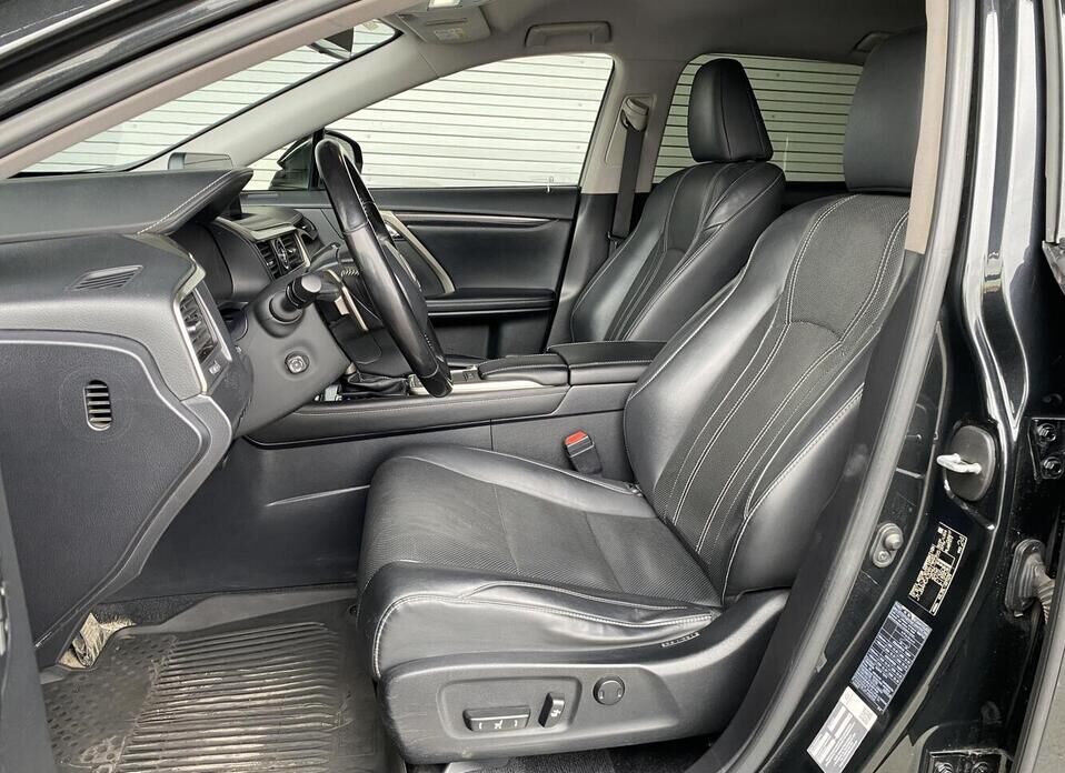 Lexus RX, IV Рестайлинг 300 2.0 AT (238 л.с.) 4WD
