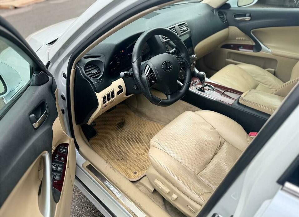 Lexus IS 250 2.5 AT (208 л.с.)